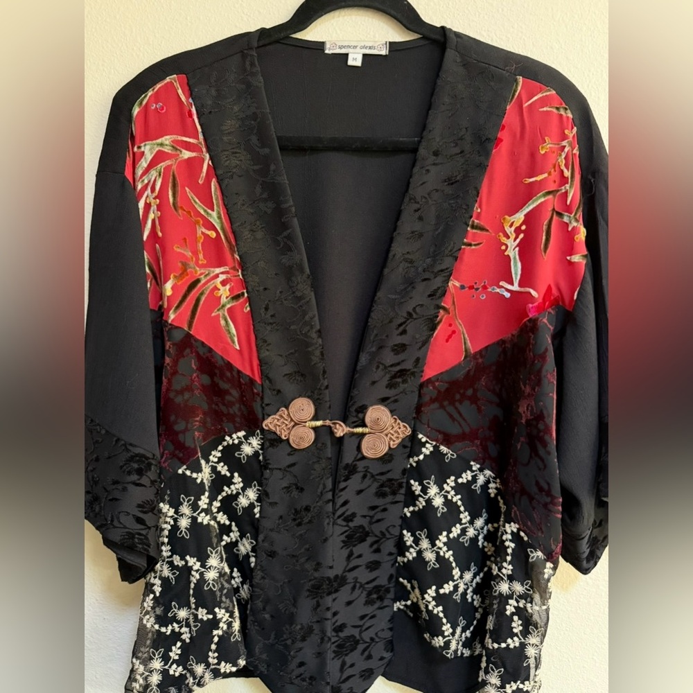 Elegant Sz M,made in USA Black and Red Kimono Jacket with Floral Asian Patterns